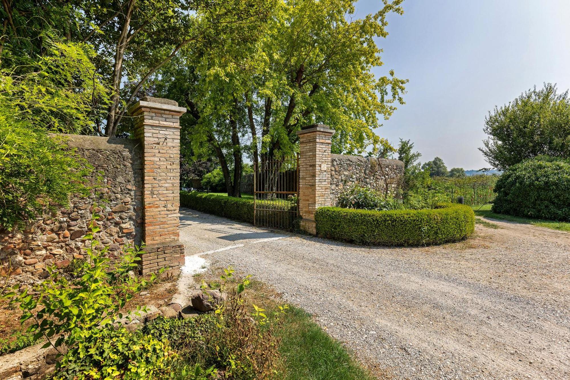 New Agriturismo Corte Olfino Monzambano Exterior photo